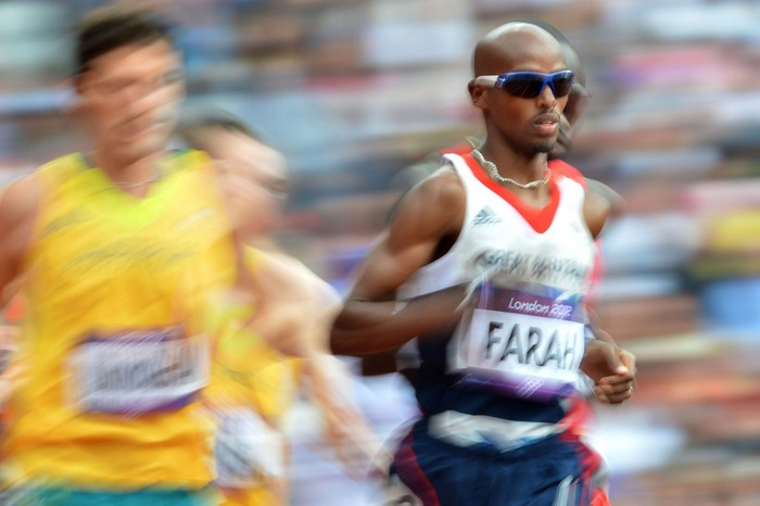 Mohamed Farah của chủ nhà thi đấu vòng loại 5000m nam.